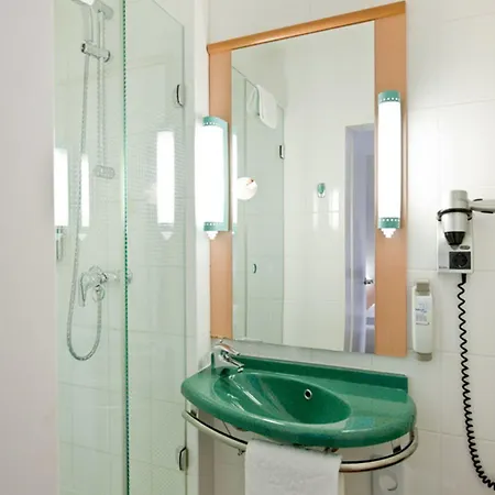 Ibis Hotel 3*